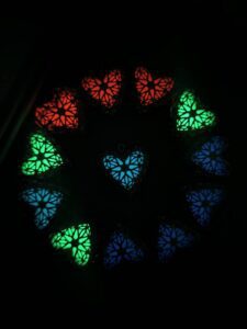 گردنبند نَفَسِ شب | قلب نقره‌ای شب‌تاب با درخشش جادویی