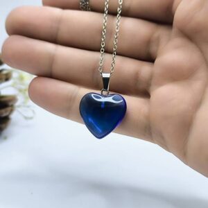 عکس گردنبند قلبی رزینی آبی تیره