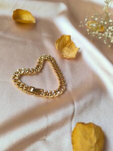 عگس و قیمت دستبند کارتیه طلایی جنس استیل رنگ ثابت / درخشش ماندگار