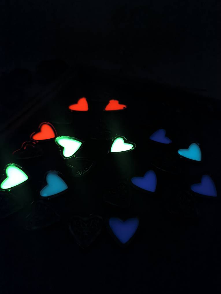 گردنبند نَفَسِ شب | قلب نقرهای شبتاب با درخشش جادویی