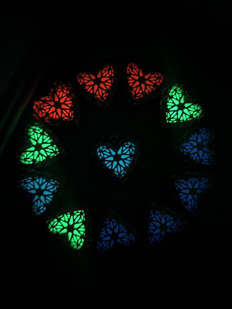 گردنبند نَفَسِ شب | قلب نقرهای شبتاب با درخشش جادویی