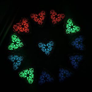 گردنبند نَفَسِ شب | قلب نقره‌ای شب‌تاب با درخشش جادویی